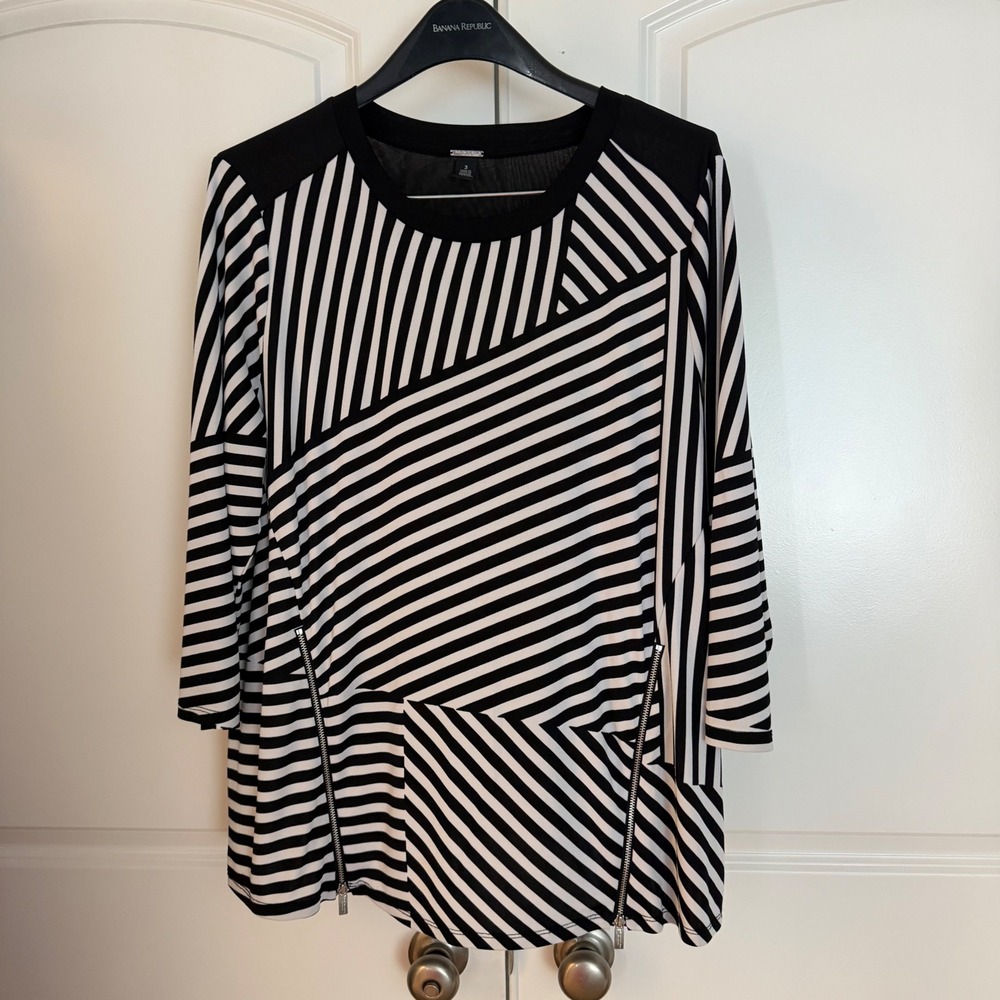 Chicos Black Label Striped Tunic Top Black White Geometric Zipper Mesh Size 3 XL